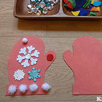 Pretty Mittens fine motor skills preschool activity